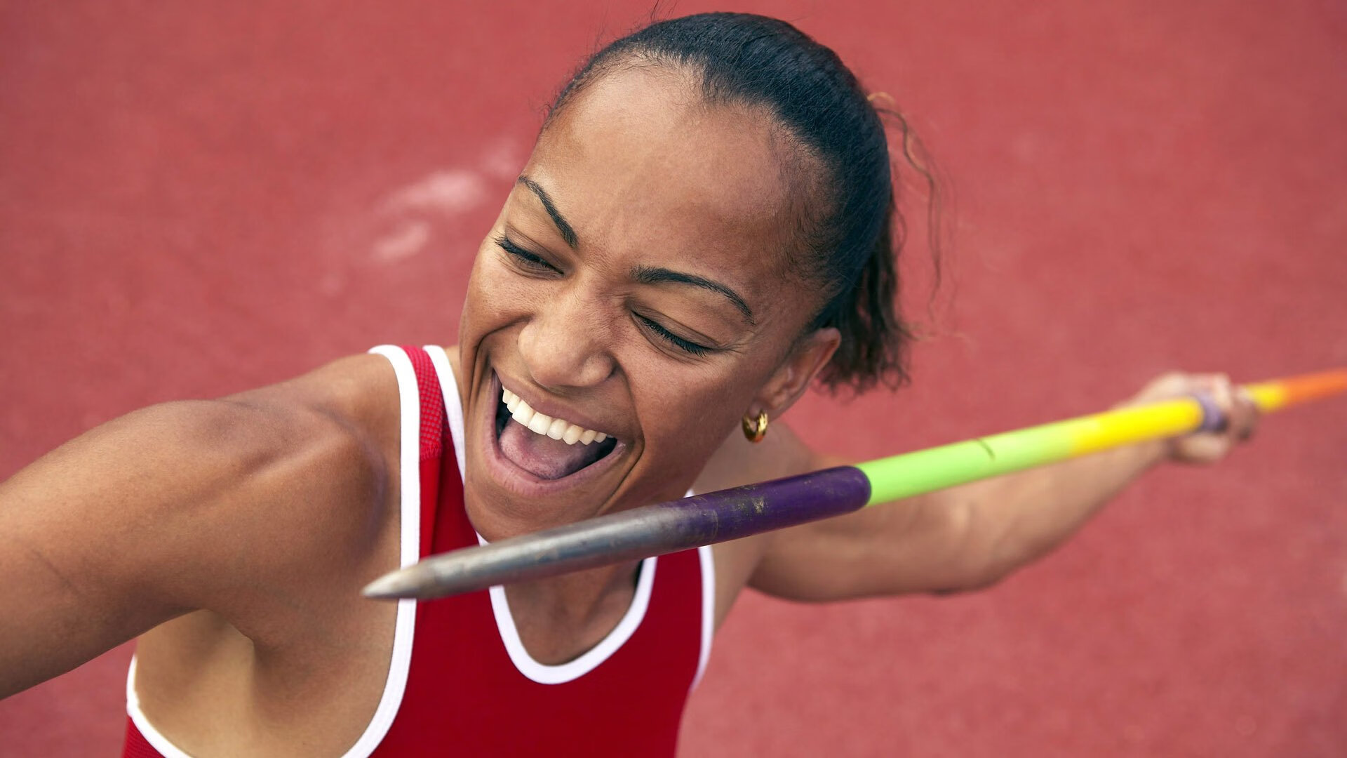 意大利骑手弗洛尔·德·温内在2024年欧洲三项赛锦标赛中以“Thunder”马匹获得个人铜牌,表现出色。