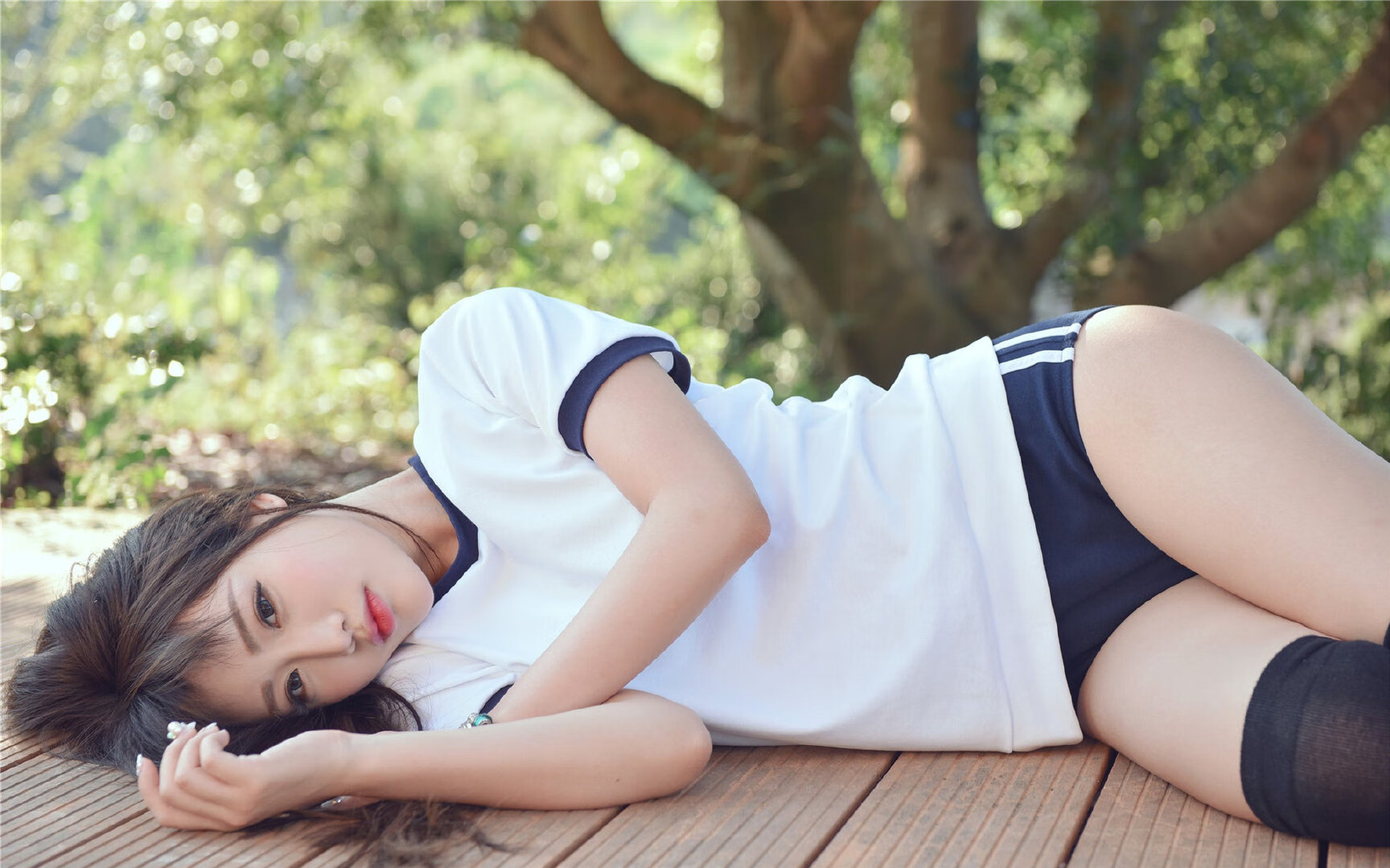 勇士逆转雄鹿,系列赛焦点战中库里三分雨不断,组图_勇士逆转雄鹿 库里遭严防字母哥兄弟