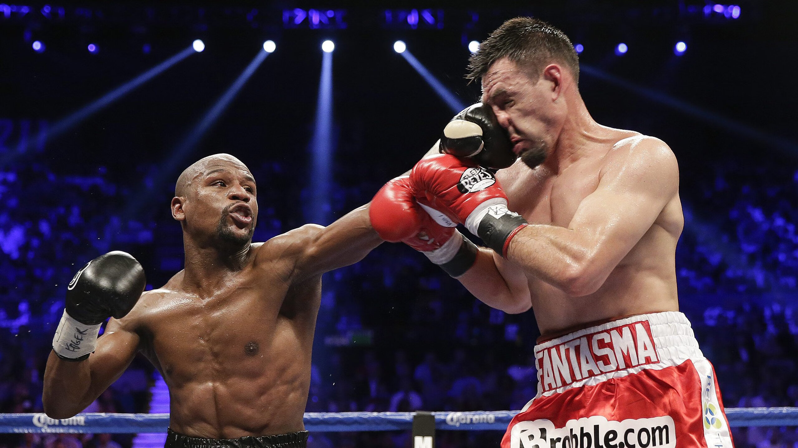 足球与科技创新：智能球衣助攻运动数据分析，超智能足球球衣